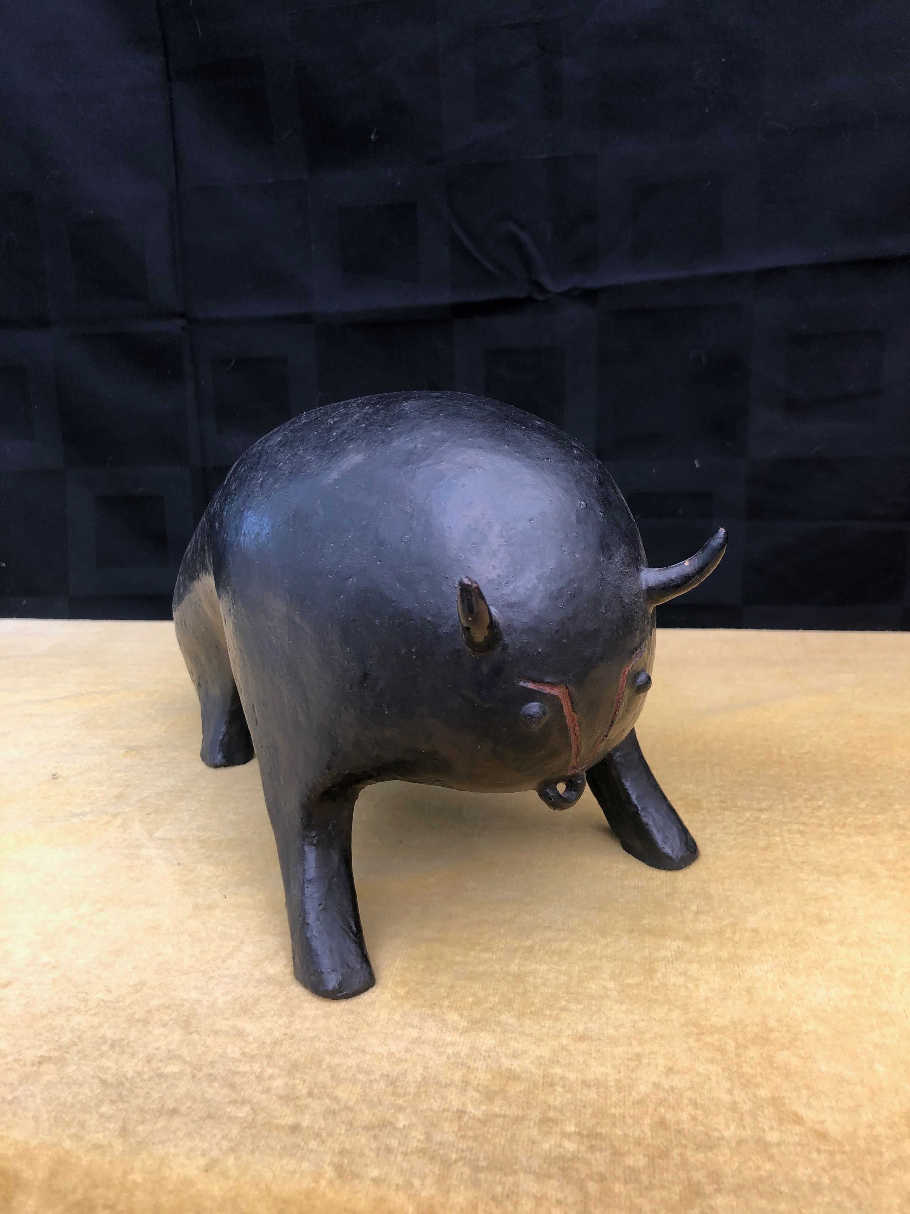 Le taureau, ceramique de Robert Thisens